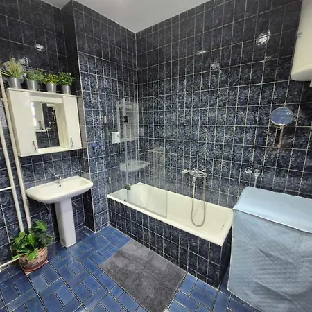 Appartamento Budget - Authentic Centre #4, 3 Bedrooms, 1 Full Bathroom, 1 Toilet Belgrado